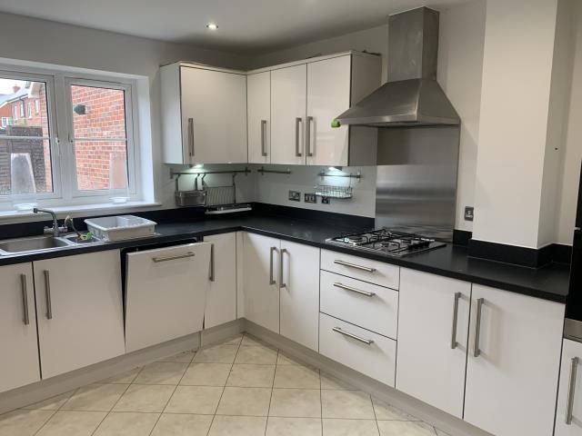 Property photo 2 of 9 Kitchen