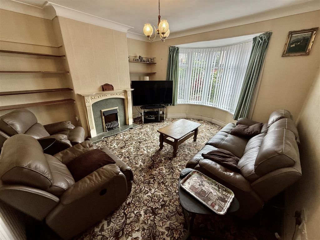 Property photo 2 of 17 Lounge