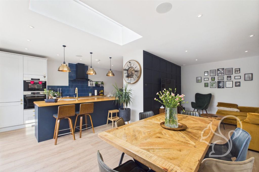 Property photo 2 of 31 Cam01659G0-Pr0455-Still021.Jpg