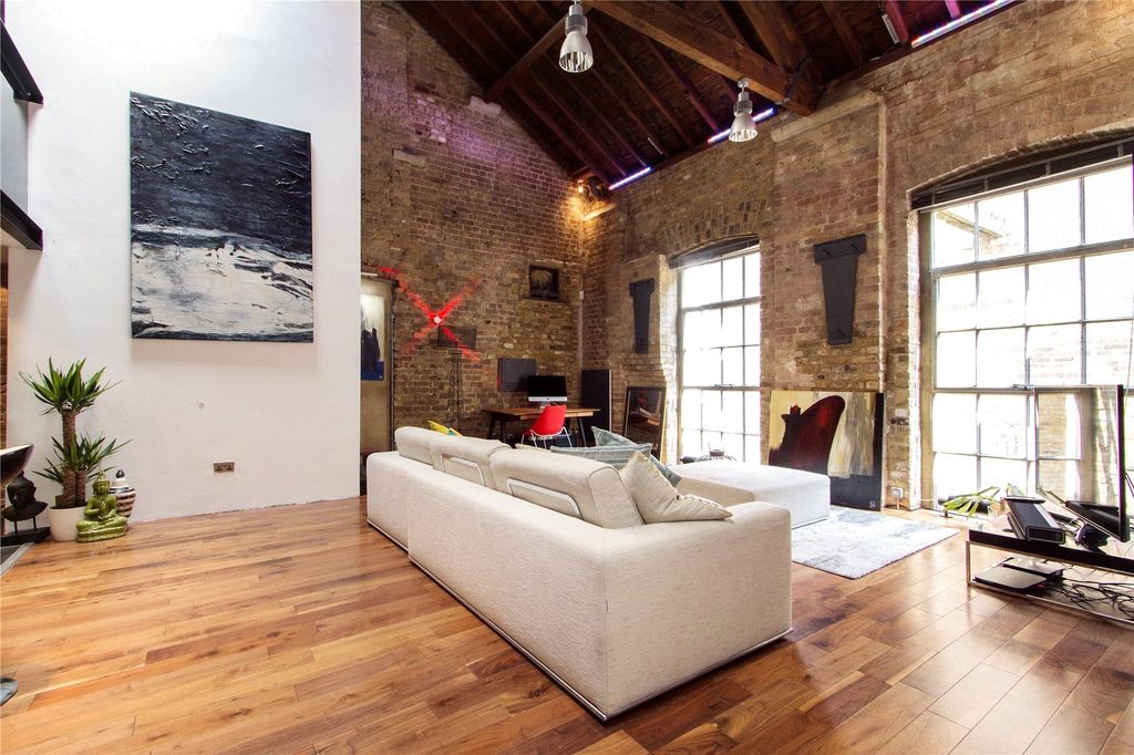 Property photo 3 of 16 Reception Room