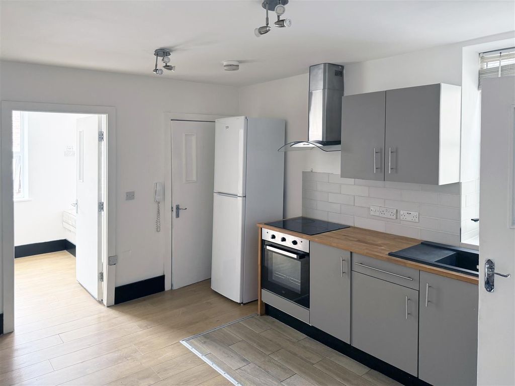 Property photo 1 of 4 Kitchen