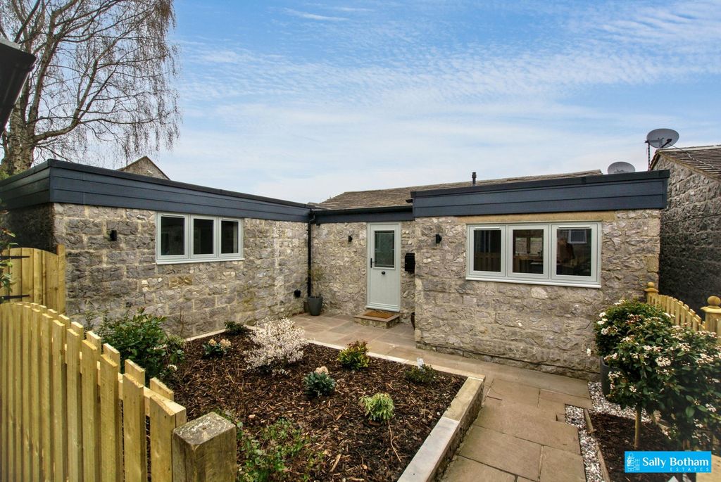 Property photo 1 of 21