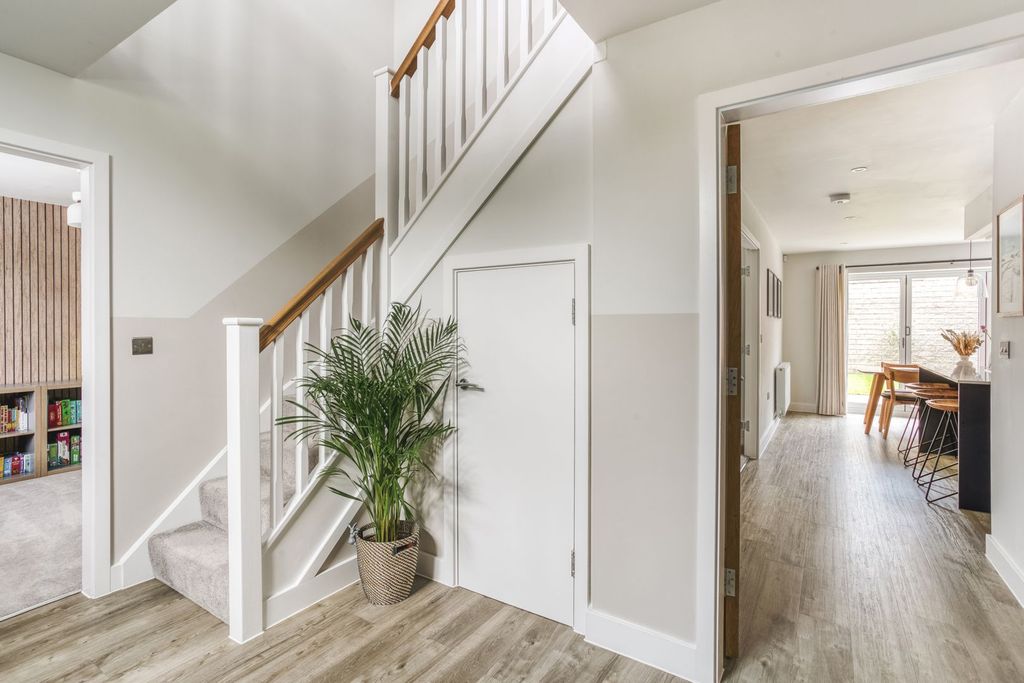 Property photo 3 of 25