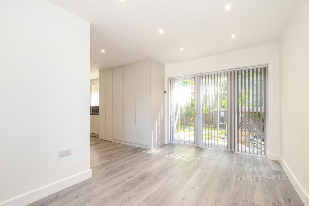 Property photo 2 of 10 Pbox-Img.Jpg