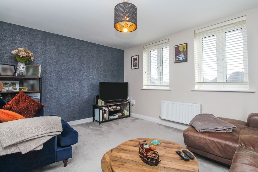 Property photo 3 of 16 Lounge