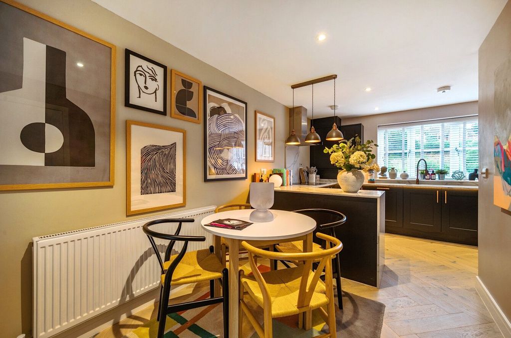 Property photo 3 of 16 Dining Area