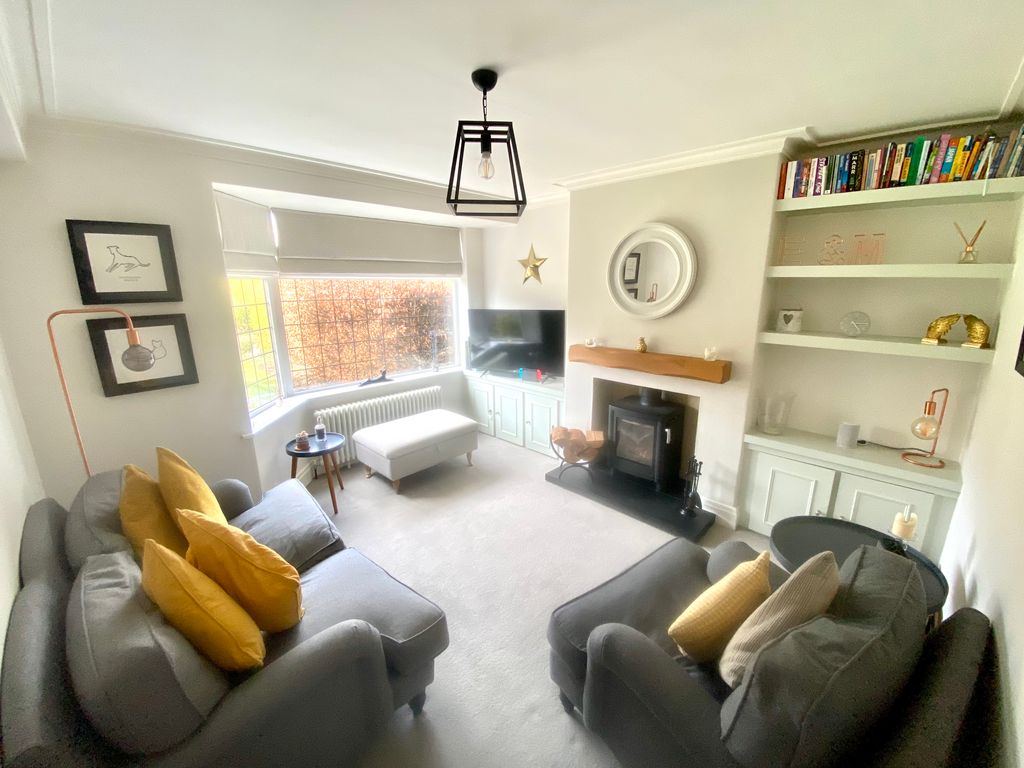 Property photo 3 of 14 Lounge