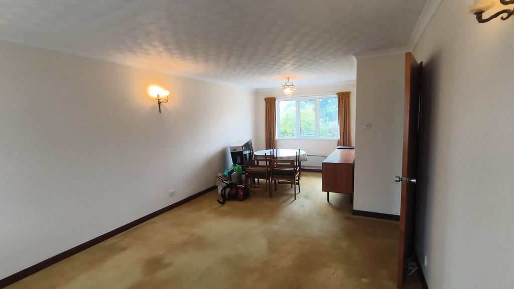 Property photo 3 of 28