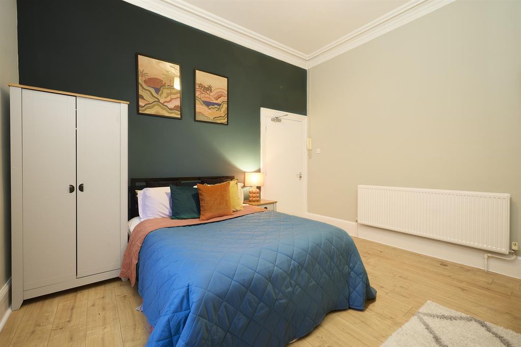 Property photo 2 of 10 College Grove Road 0006.Jpg