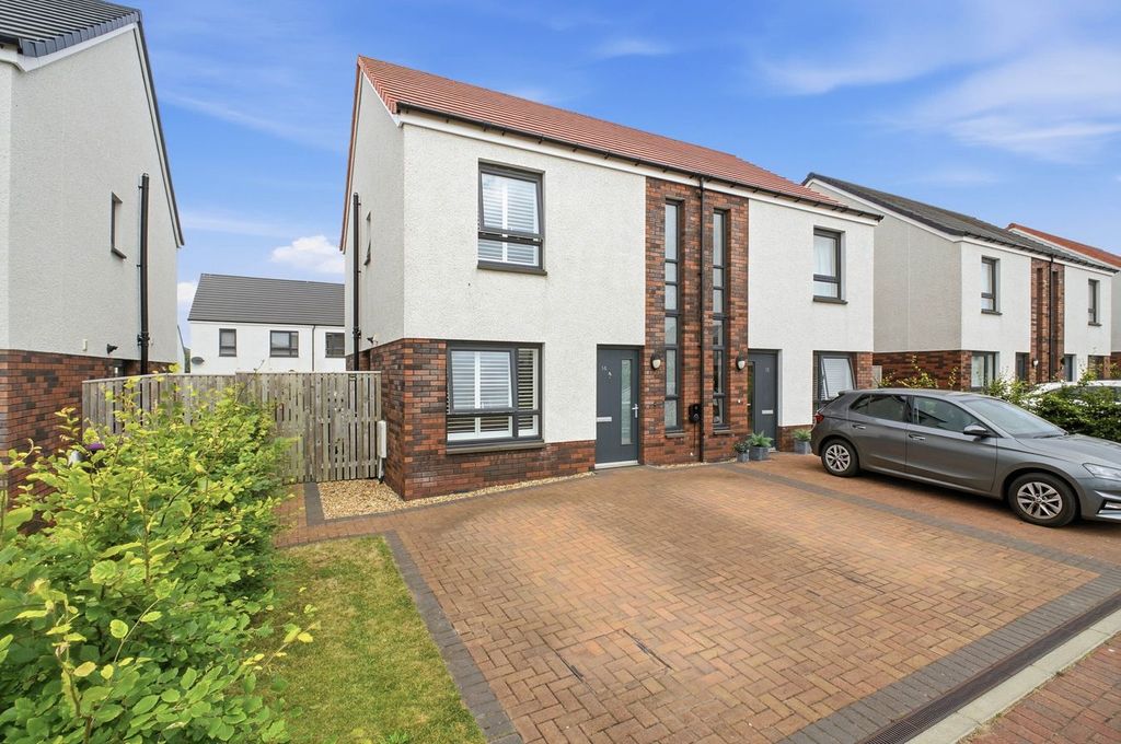 Property photo 1 of 32