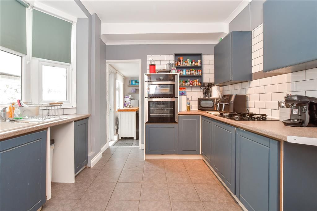 Property photo 2 of 11 Kitchen
