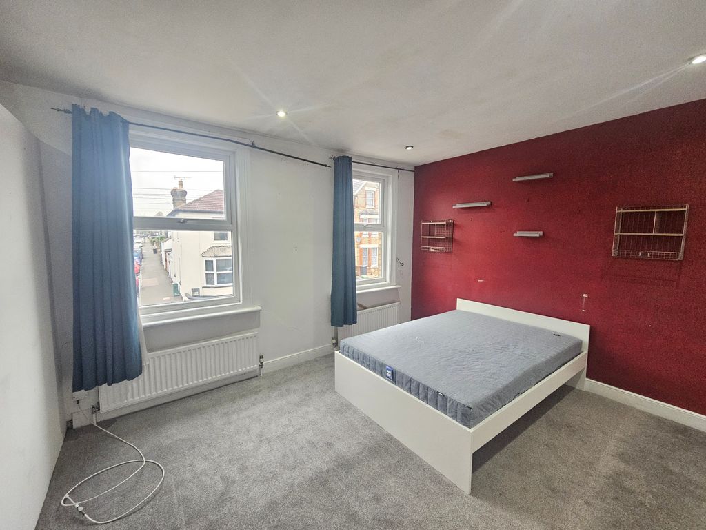 Property photo 1 of 5