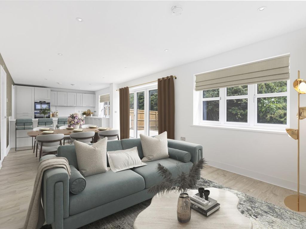 Property photo 3 of 11 Elgrove Gardens, Living Room