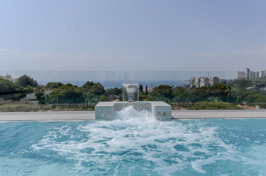 Property photo 2 of 50