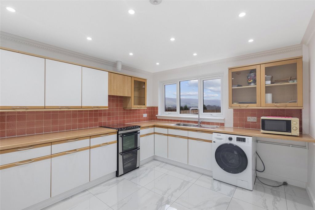 Property photo 2 of 29 Picture No. 18