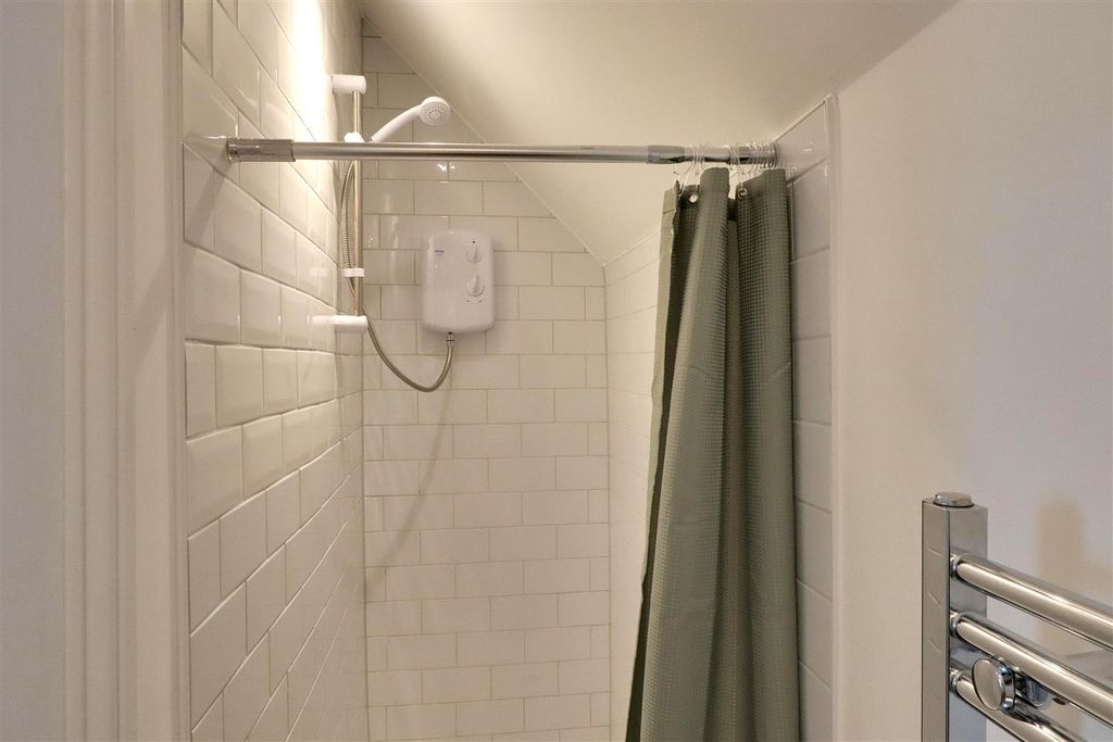 Property photo 3 of 9 R5 Ensuite 2.Jpg