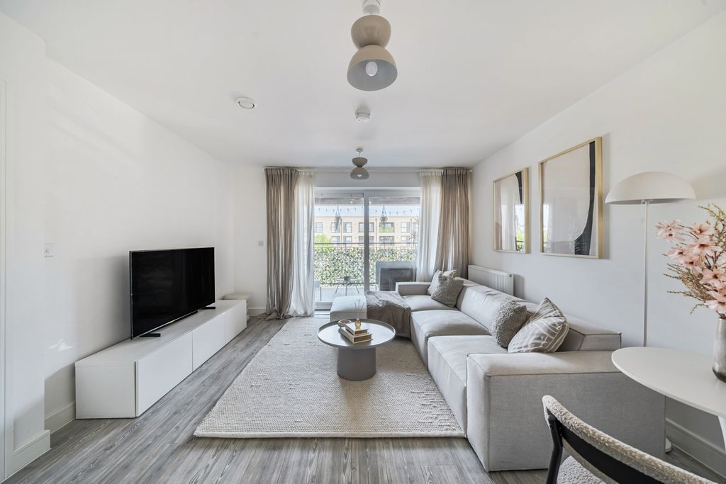 Property photo 2 of 20 1329005-11-68834A...