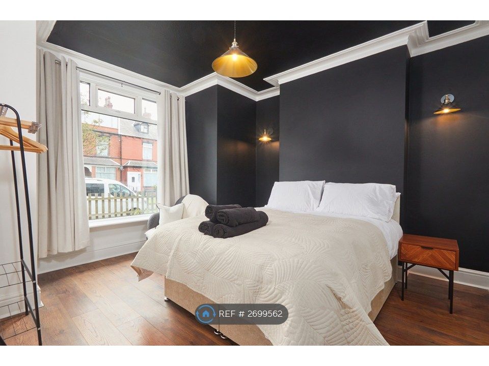 Property photo 1 of 18 Bedroom 1