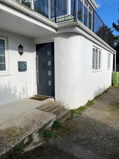 Property photo 1 of 17 Front (Exterior)