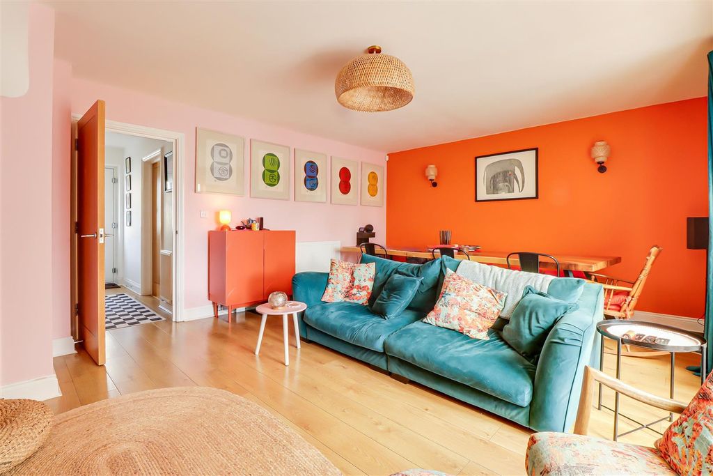 Property photo 3 of 23