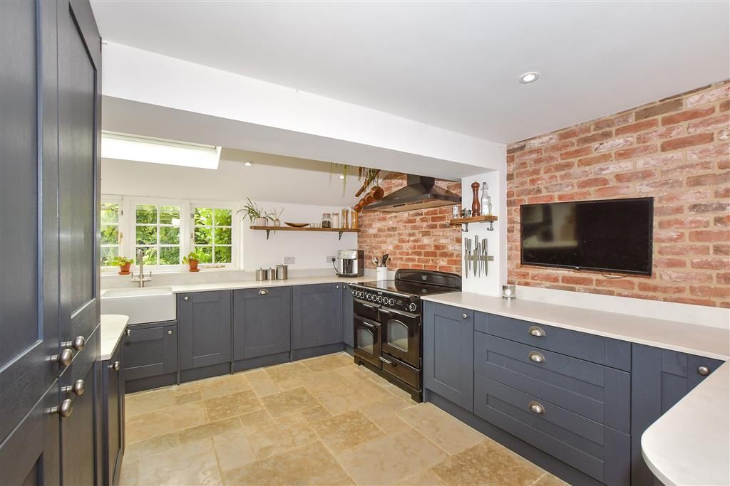 Property photo 3 of 13 Kitchen Area