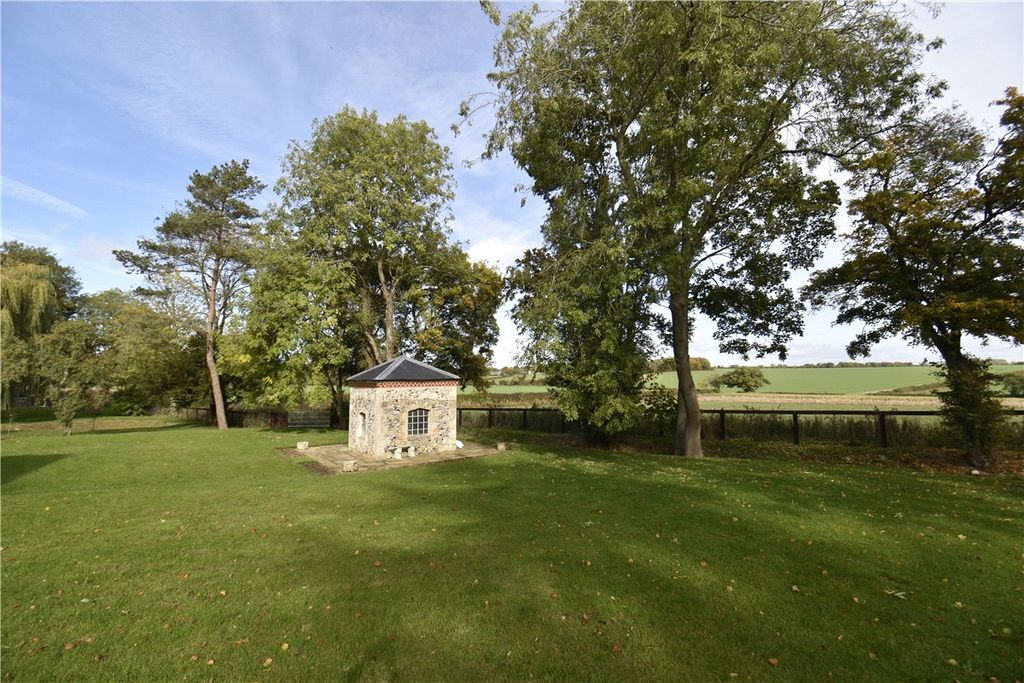 Property photo 2 of 38 Picture No. 23