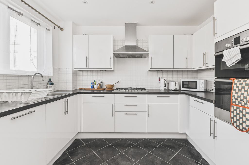 Property photo 2 of 36