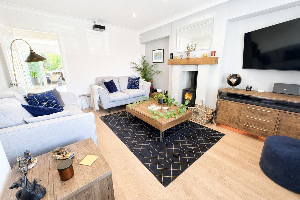 Property photo 2 of 15 5116681