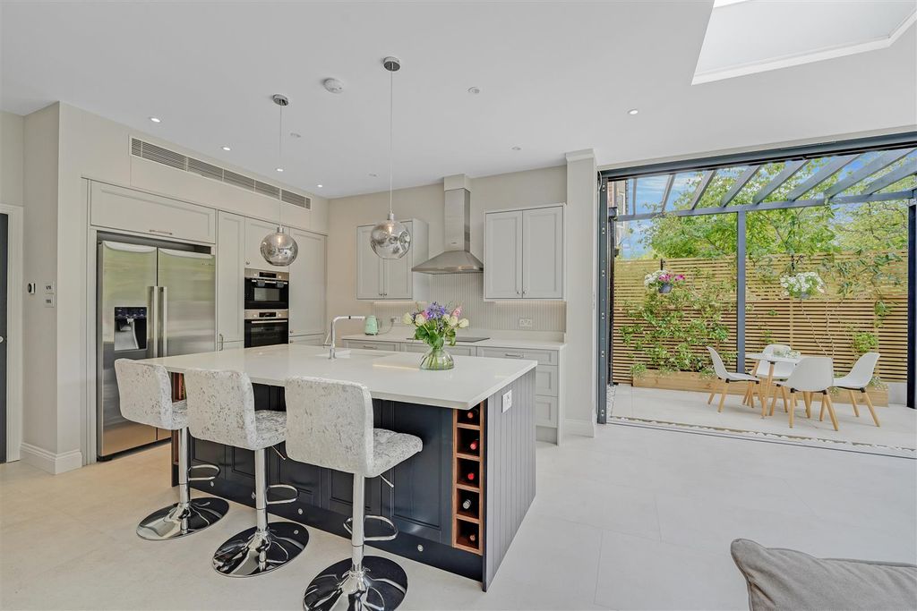Property photo 1 of 15 02-6Fe283629-Ap-J2Iz6V-9 Vallis Way-4.Jpg