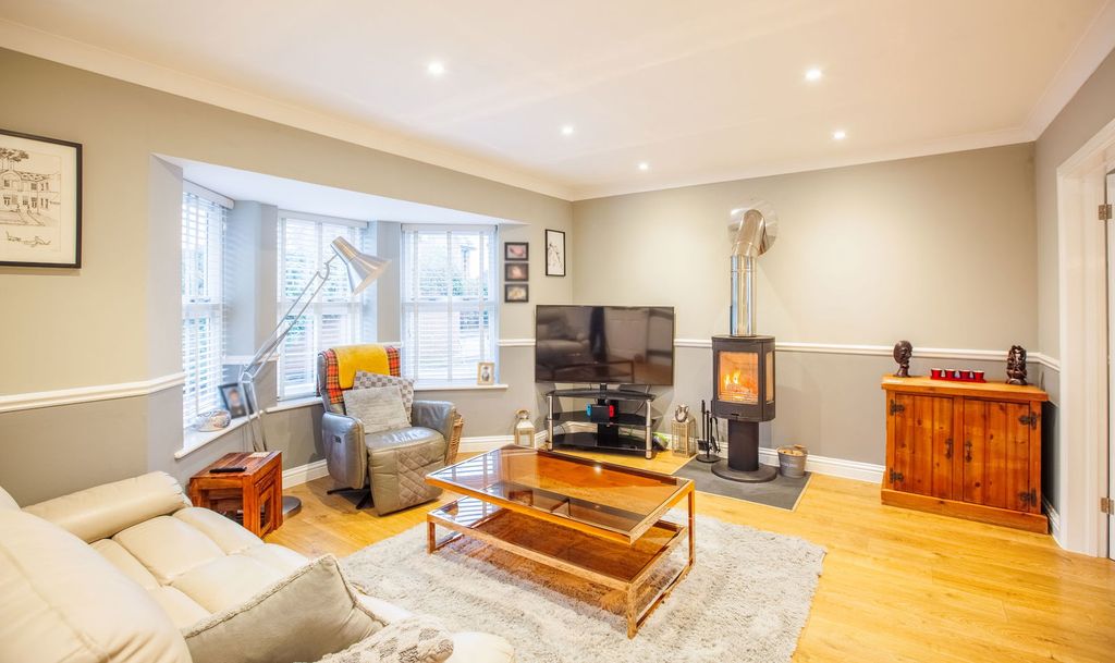 Property photo 3 of 34