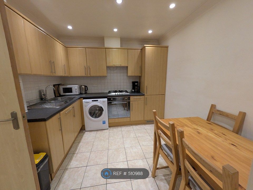 Property photo 3 of 7 Kitchen