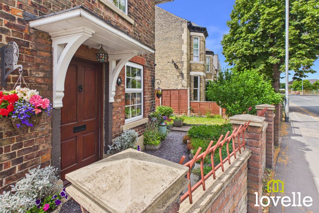 Property photo 2 of 44