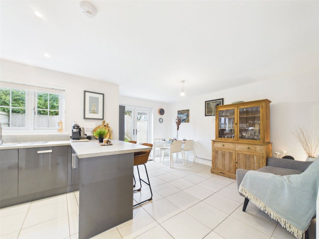 Property photo 2 of 19 Picture No. 16