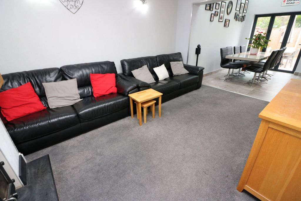 Property photo 2 of 11 Lounge