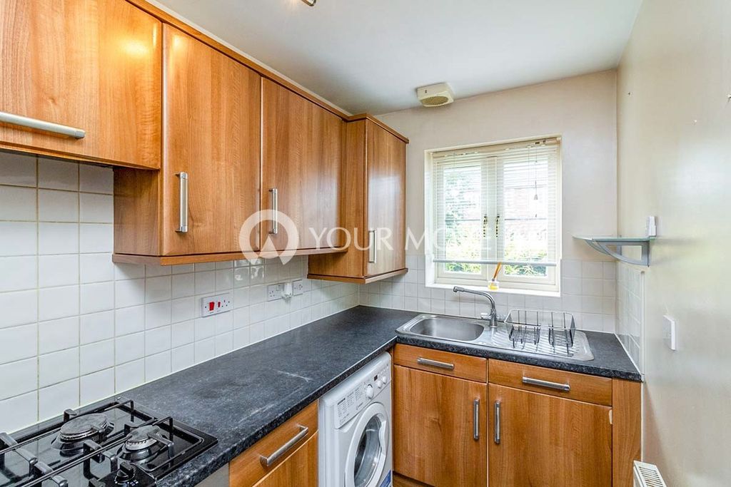 Property photo 3 of 9 Kitchen