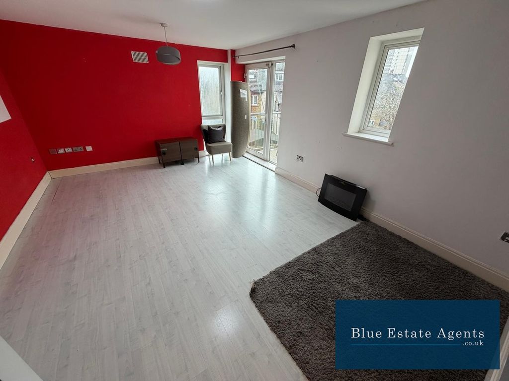 Property photo 3 of 11 Open Plan Lounge