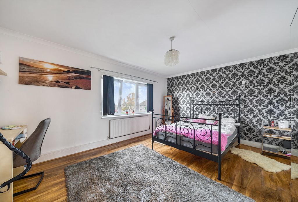 Property photo 3 of 9 1376275-9-690c760...