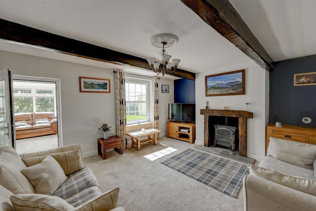 Property photo 2 of 40 Lounge