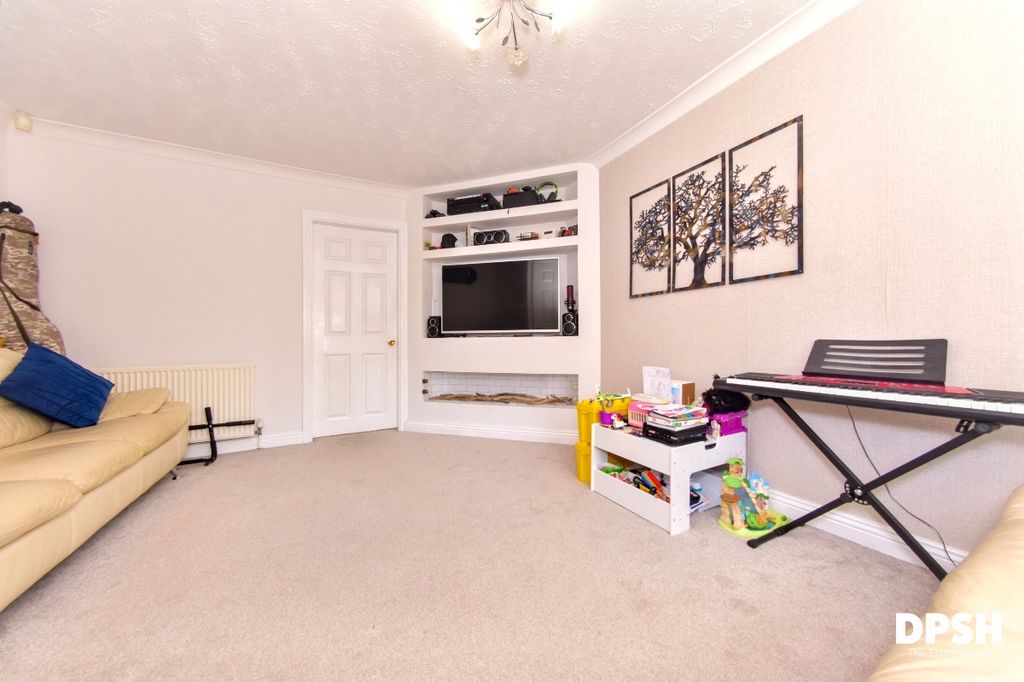 Property photo 2 of 21