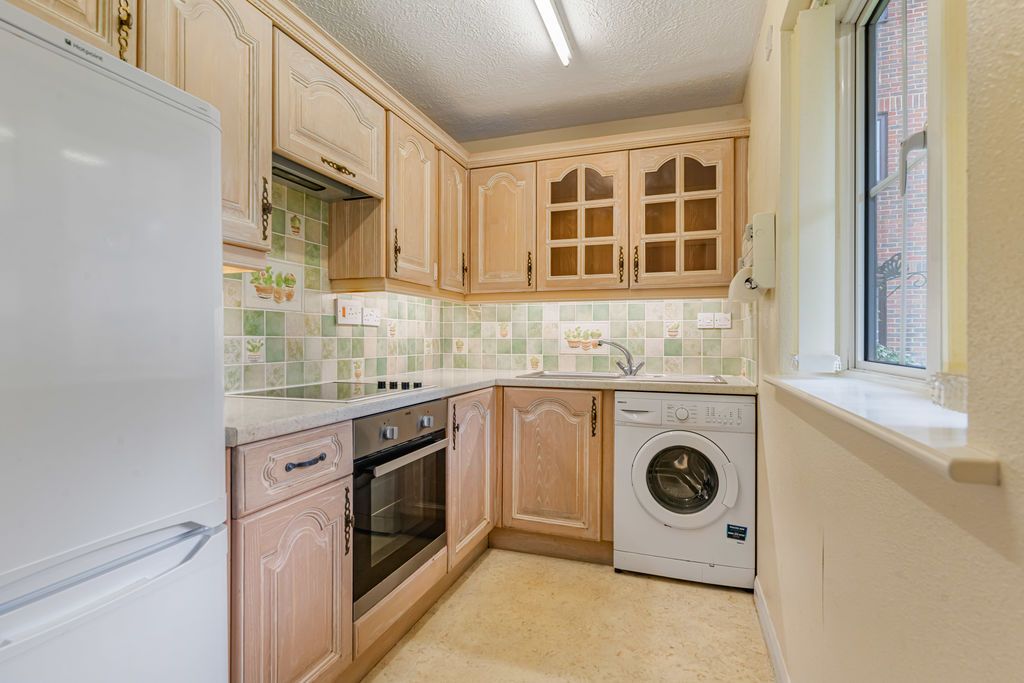 Property photo 2 of 16 Photo 6