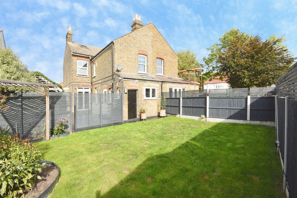 Property photo 2 of 25