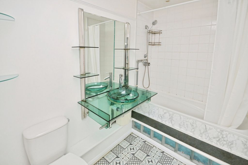 Property photo 3 of 16 Picture No. 09