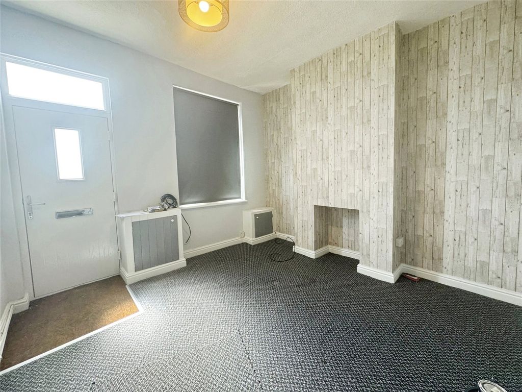 Property photo 2 of 9 Front Lounge
