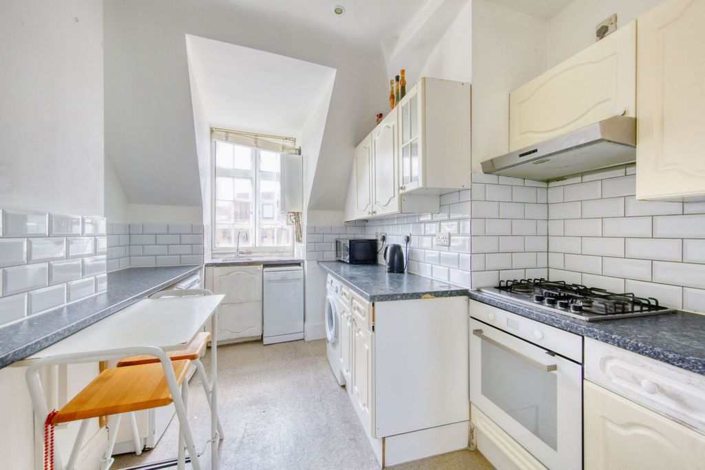 Property photo 2 of 7 Photo 1