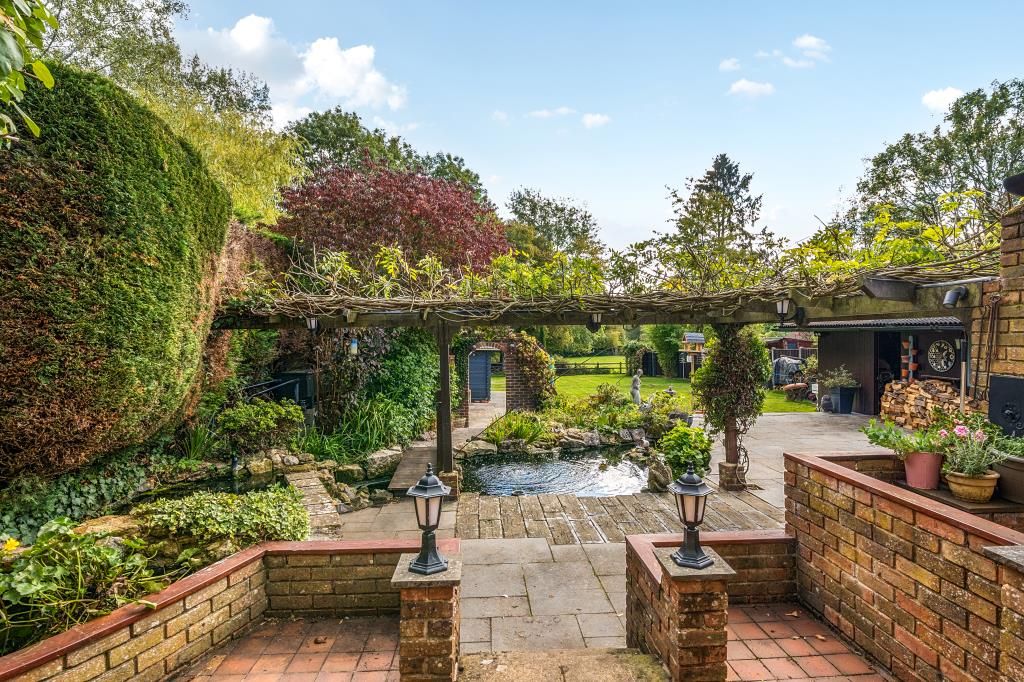 Property photo 2 of 26 Garden