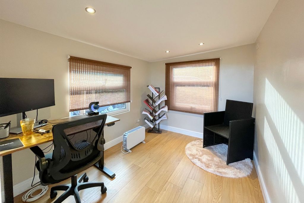 Additional image 23 of 5 bed detached house for saleWoodcot Gardens, Farnborough GU14