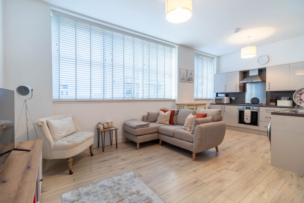 Property photo 2 of 21 Open-Plan Living Area/Kitchen