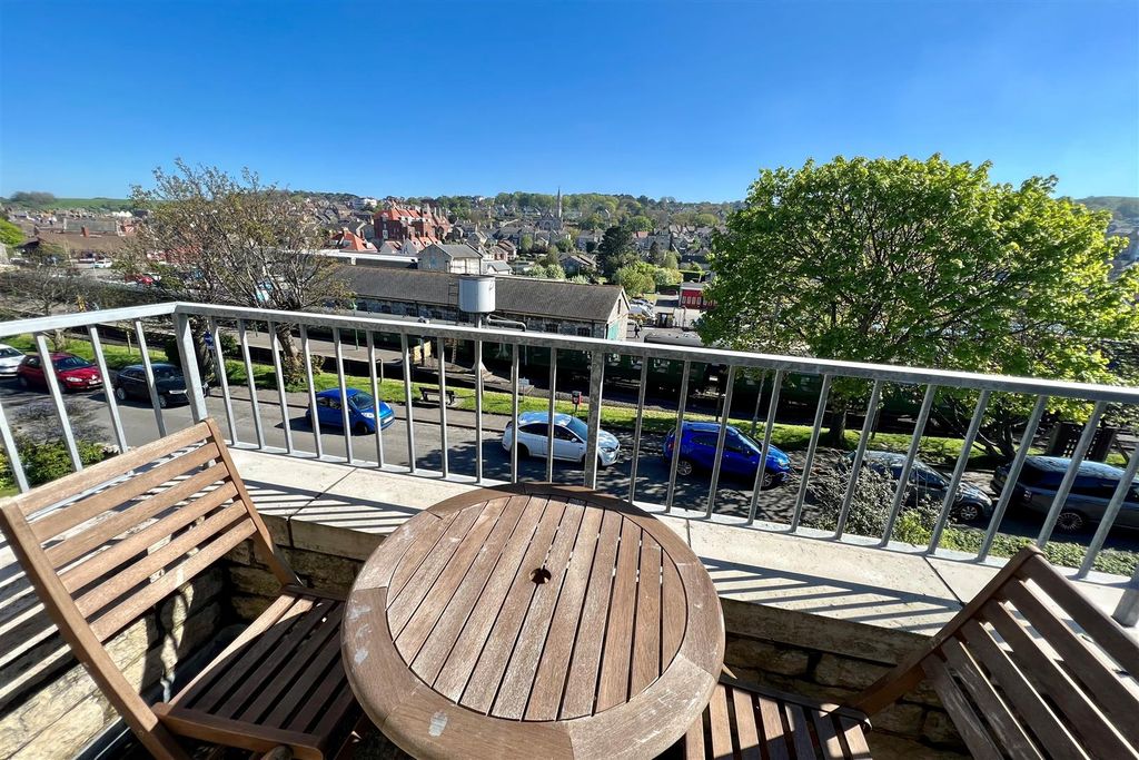 Property photo 3 of 19 7 Haycrafts View.Jpg