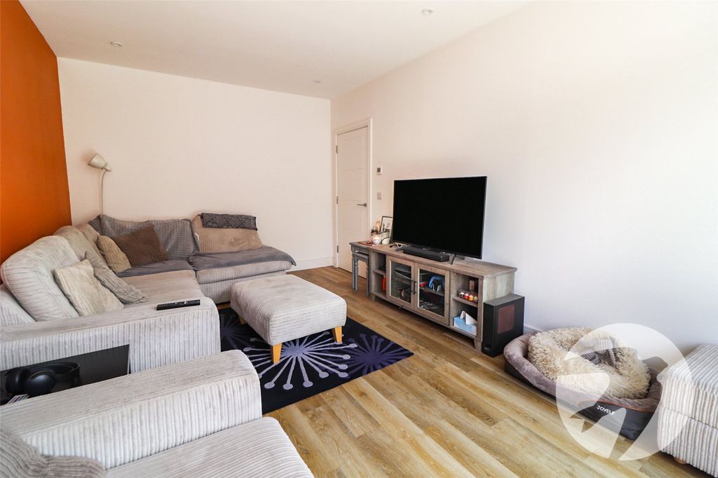 Property photo 3 of 19 Picture No. 37