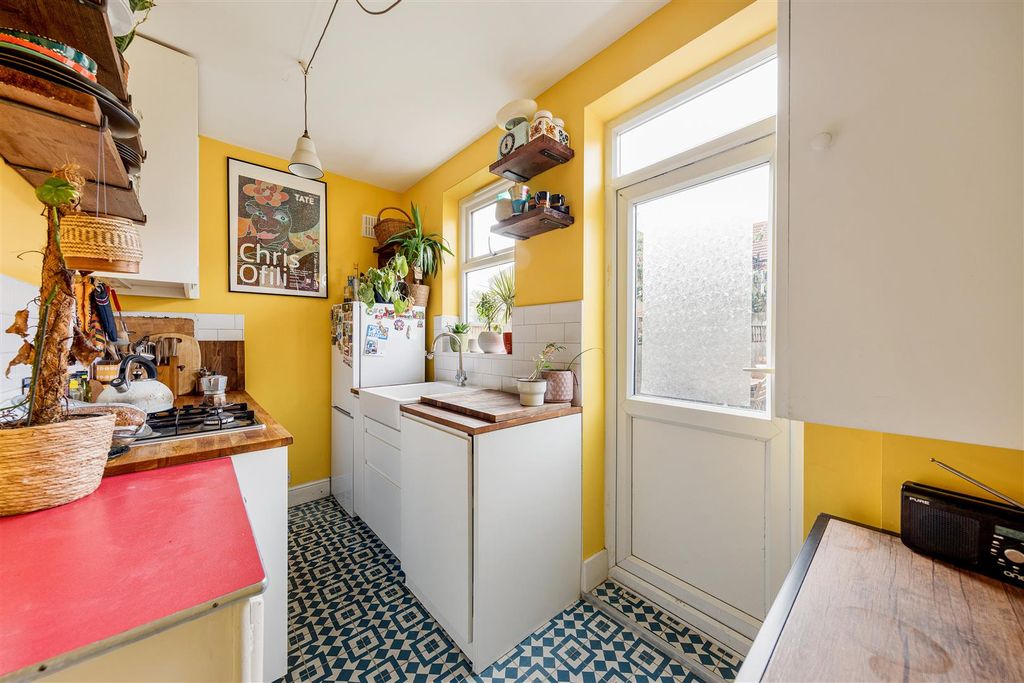 Property photo 3 of 20 Seymour Road, E10
